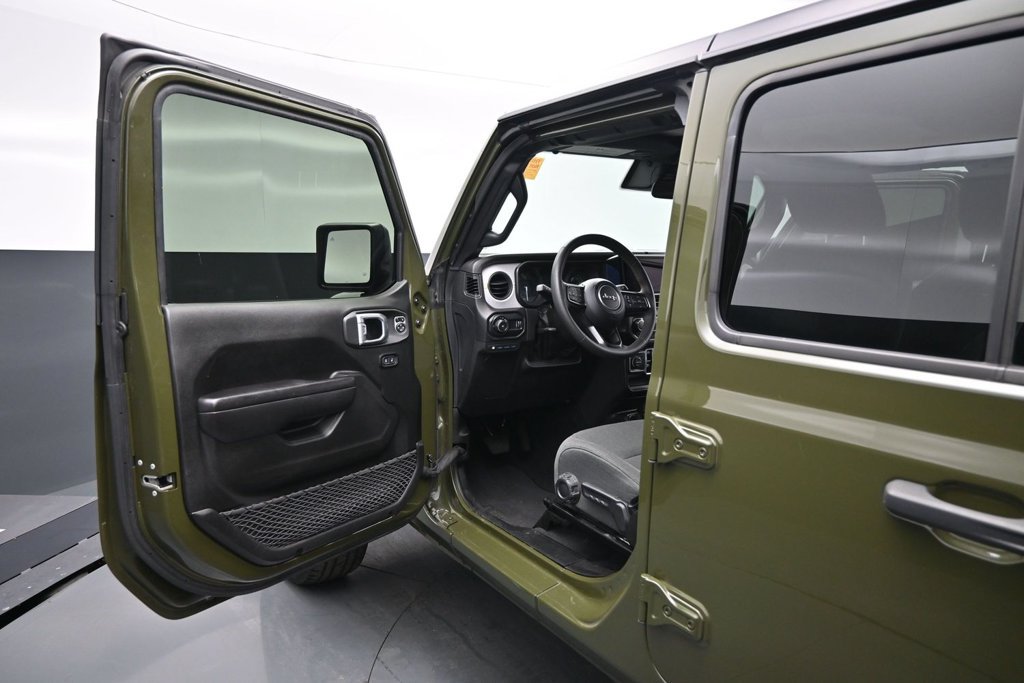 Used 2024 Jeep Wrangler Unlimited w/ Convenience Group AWD/4WD image 9