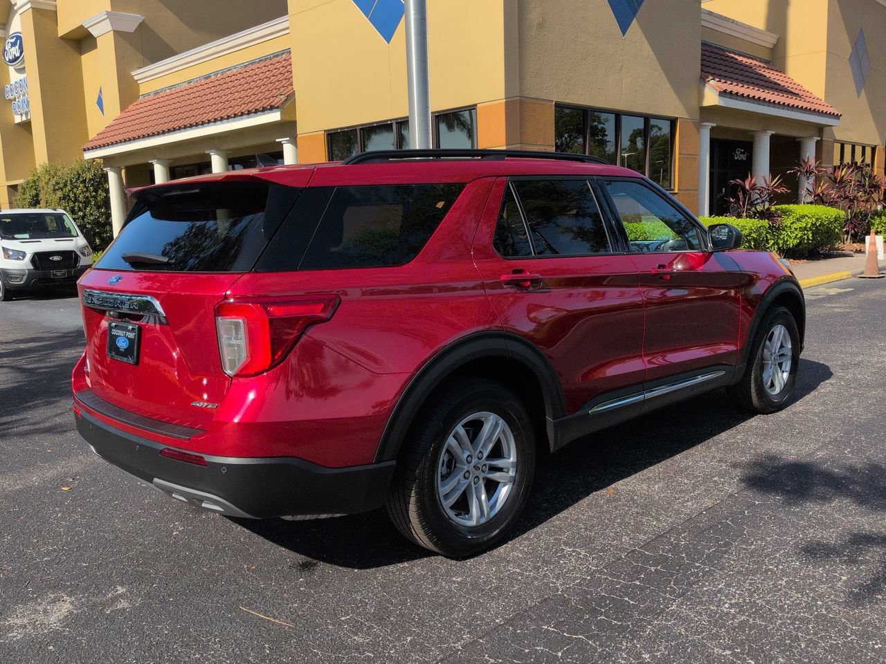 Certified 2023 Ford Explorer XLT w/ Equipment Group 202A AWD/4WD image 4
