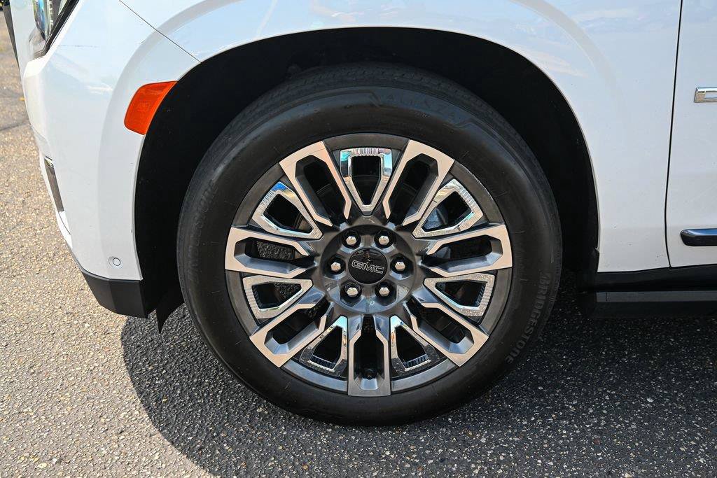 Used 2023 GMC Yukon XL Denali Ultimate AWD/4WD image 12