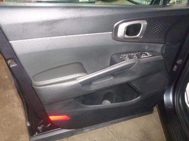 Used 2022 Kia Sorento LX image 10