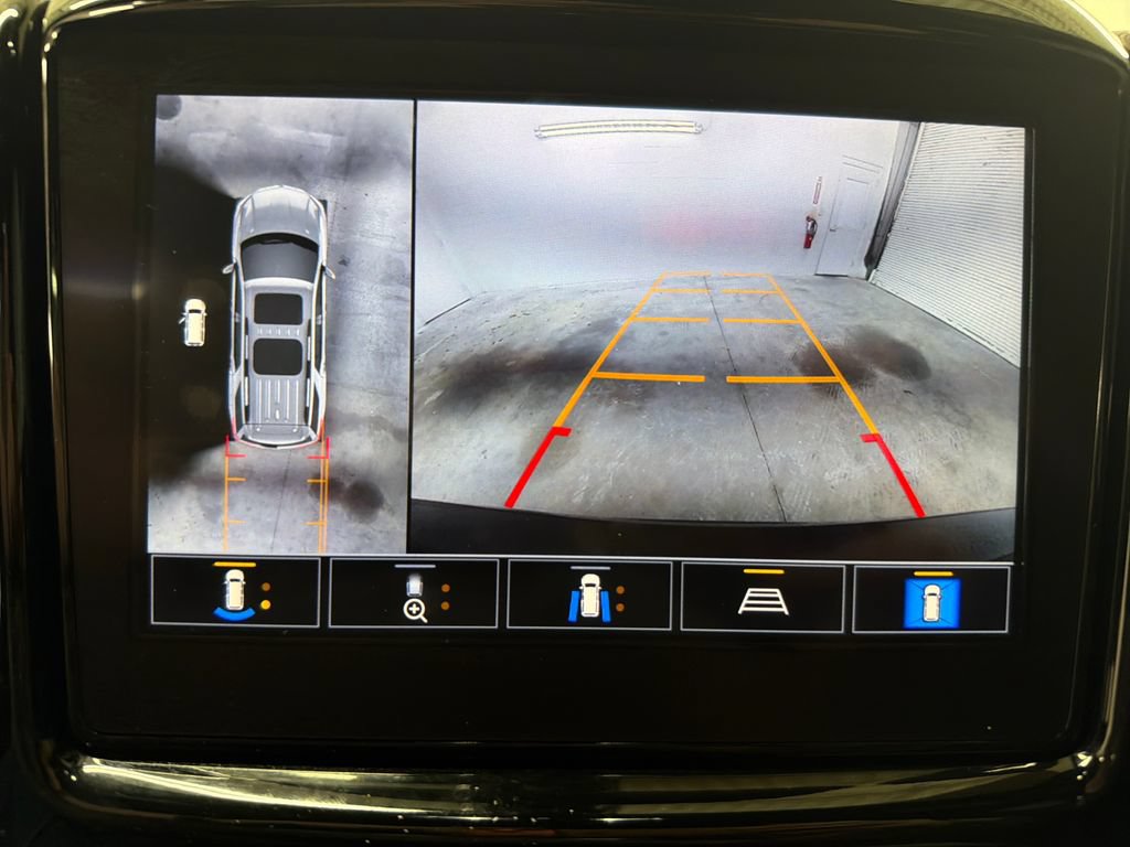 Used 2023 Chevrolet Traverse RS FWD image 27