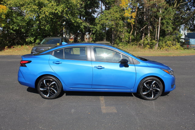 Used 2024 Nissan Versa SR FWD image 13