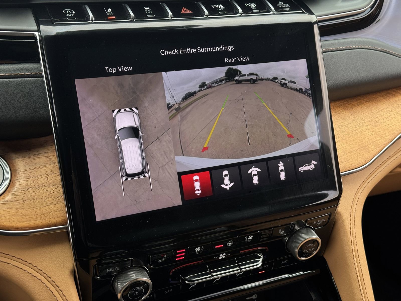 Used 2023 Jeep Grand Cherokee Summit AWD/4WD image 20