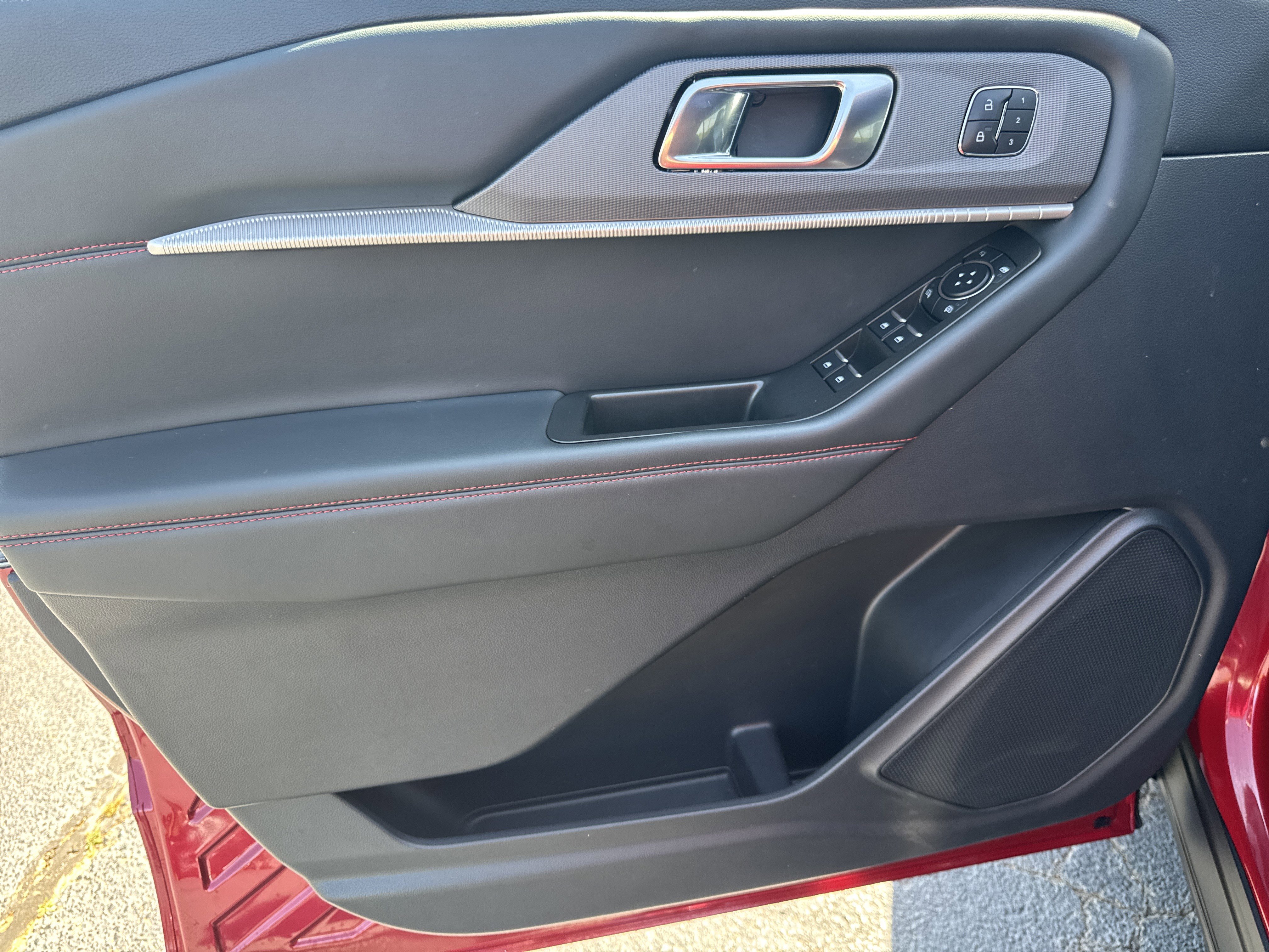 Certified 2025 Ford Explorer ST-Line w/ Premium Package RWD image 11