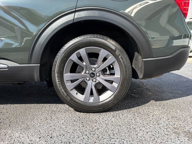 Certified 2023 Ford Explorer XLT w/ Equipment Group 202A AWD/4WD image 31