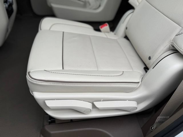 Used 2022 GMC Yukon Denali AWD/4WD image 12