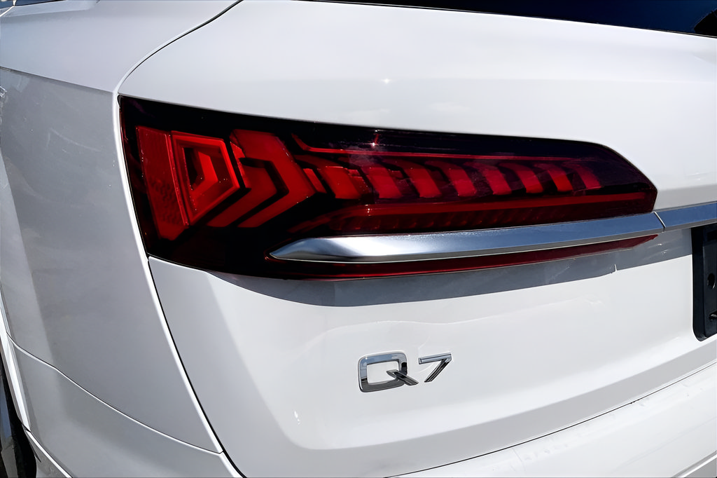 Used 2022 Audi Q7 3.0T Premium AWD/4WD image 29