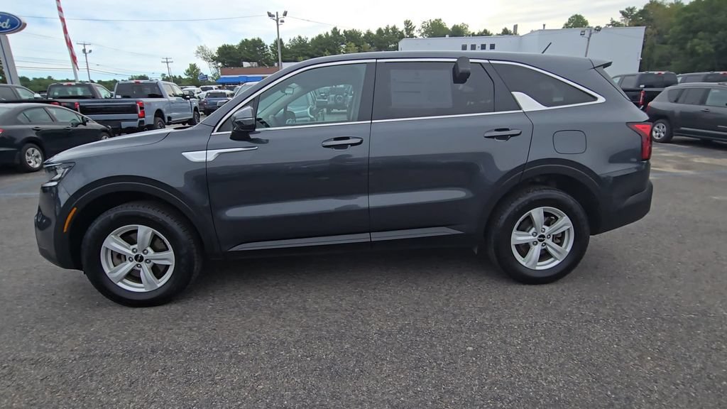 Used 2023 Kia Sorento LX AWD/4WD image 15