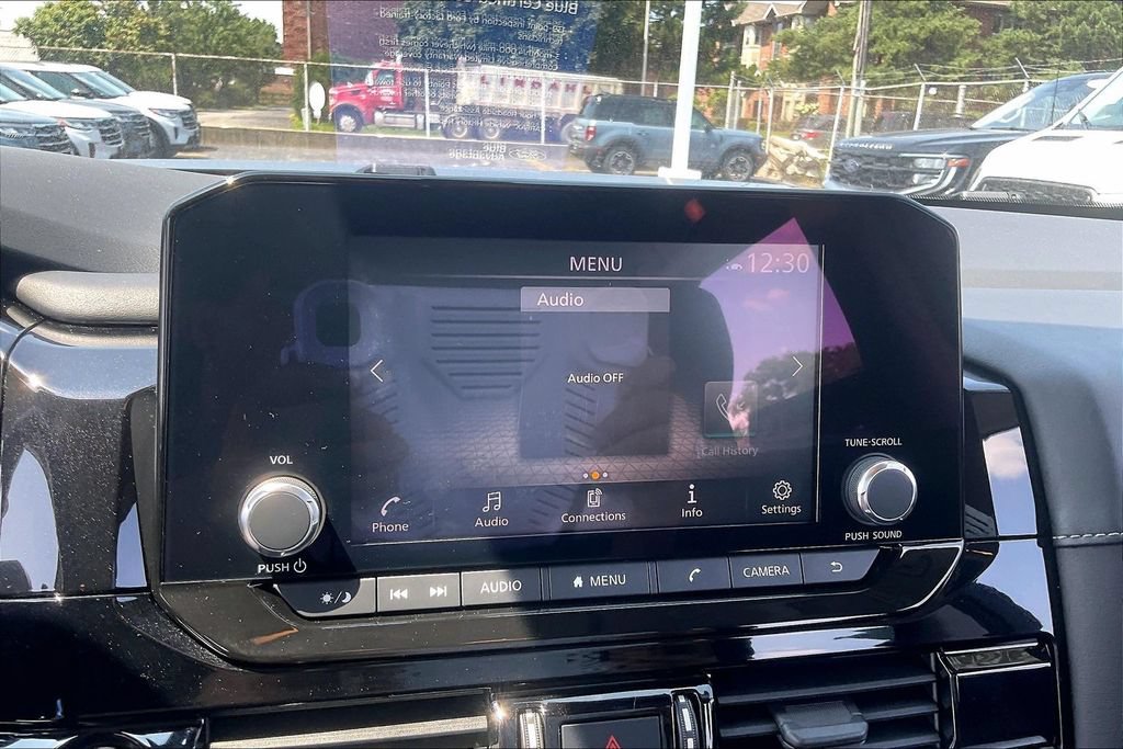 Used 2022 Nissan Pathfinder SV FWD image 36