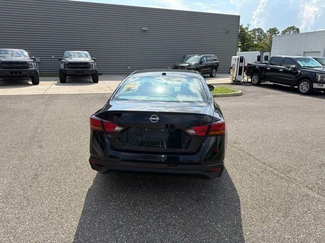 Used 2024 Nissan Altima 2.5 SV FWD image 6