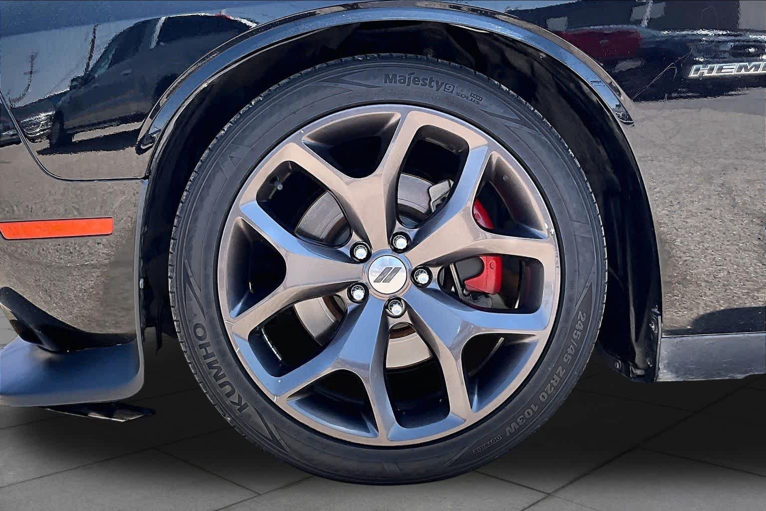 Used 2019 Dodge Challenger R/T RWD image 11