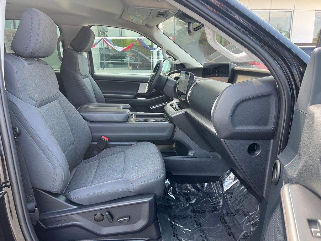 Certified 2025 Ford Expedition Active AWD/4WD image 21