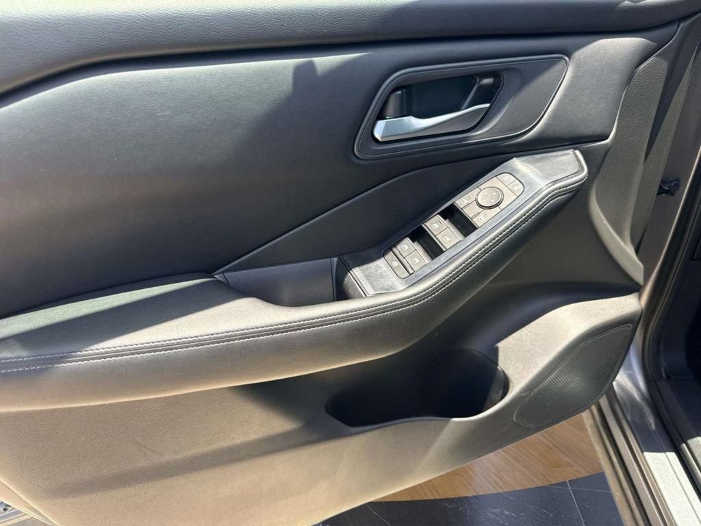 Used 2024 Nissan Rogue SV AWD/4WD image 20