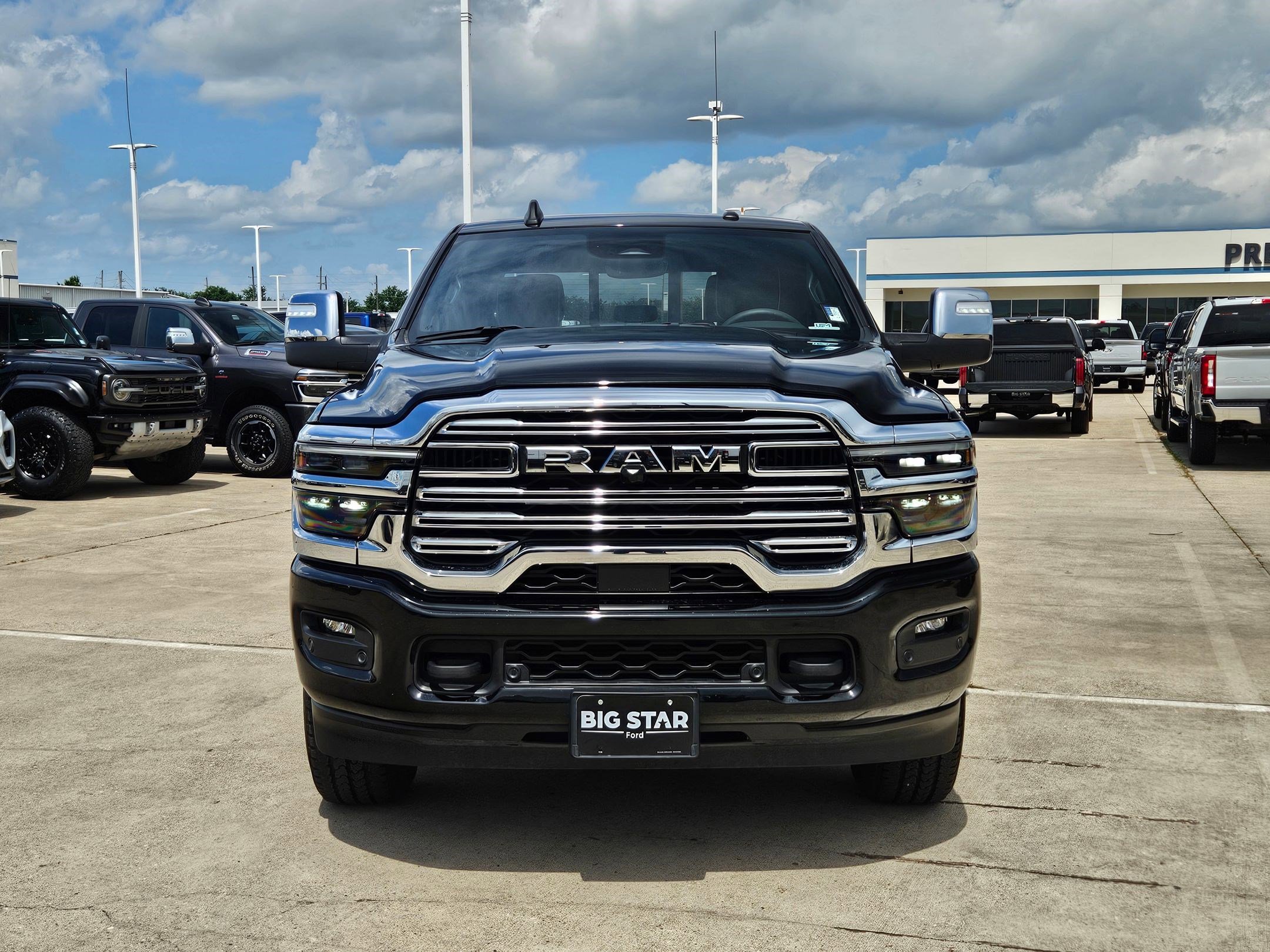 Used 2025 RAM 2500 Laramie AWD/4WD image 11