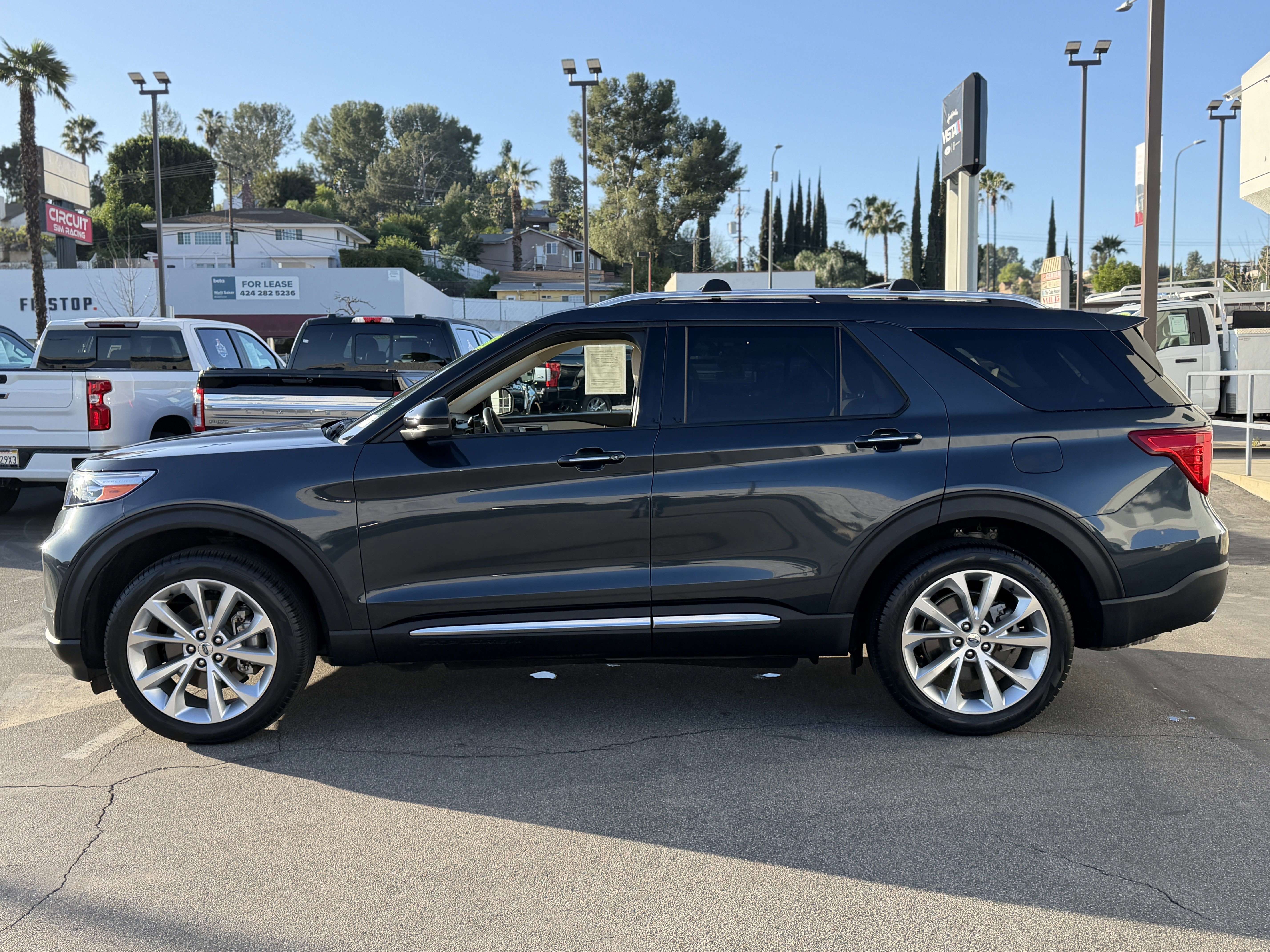 Certified 2023 Ford Explorer Platinum image 2