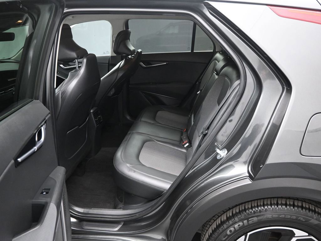 Used 2023 Kia Niro EX image 46