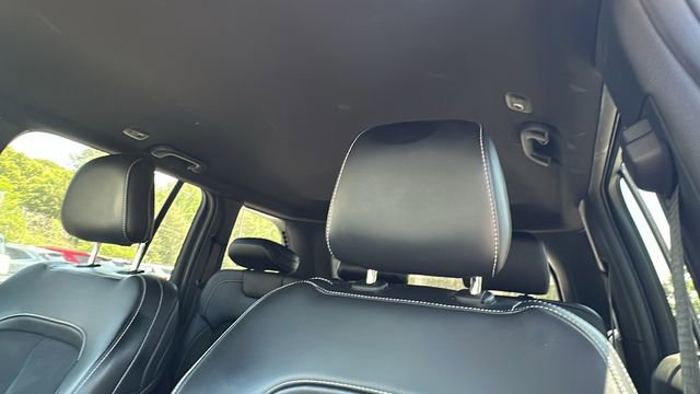 Used 2023 Jeep Grand Cherokee Altitude AWD/4WD image 31