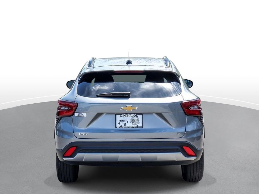 Used 2025 Chevrolet Trax LT w/ LT Convenience Package FWD image 4