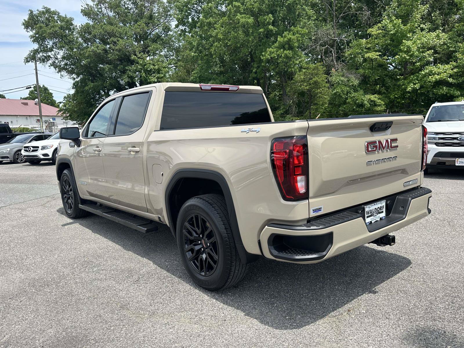 Used 2023 GMC Sierra 1500 Elevation AWD/4WD image 4