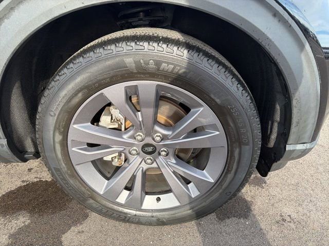 Certified 2022 Ford Explorer XLT w/ Equipment Group 202A image 4