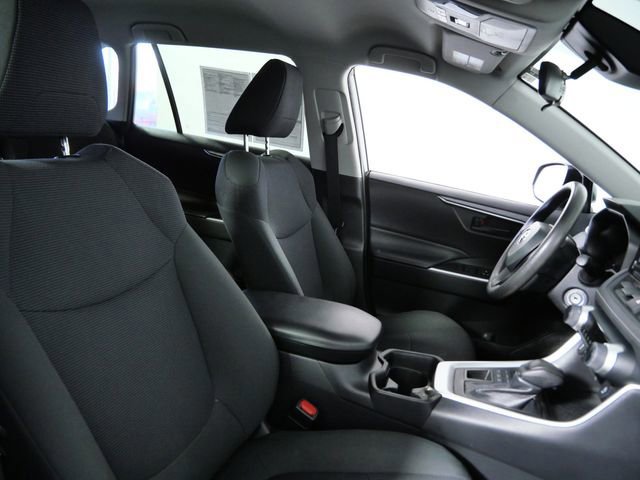 Used 2019 Toyota RAV4 LE AWD/4WD image 12