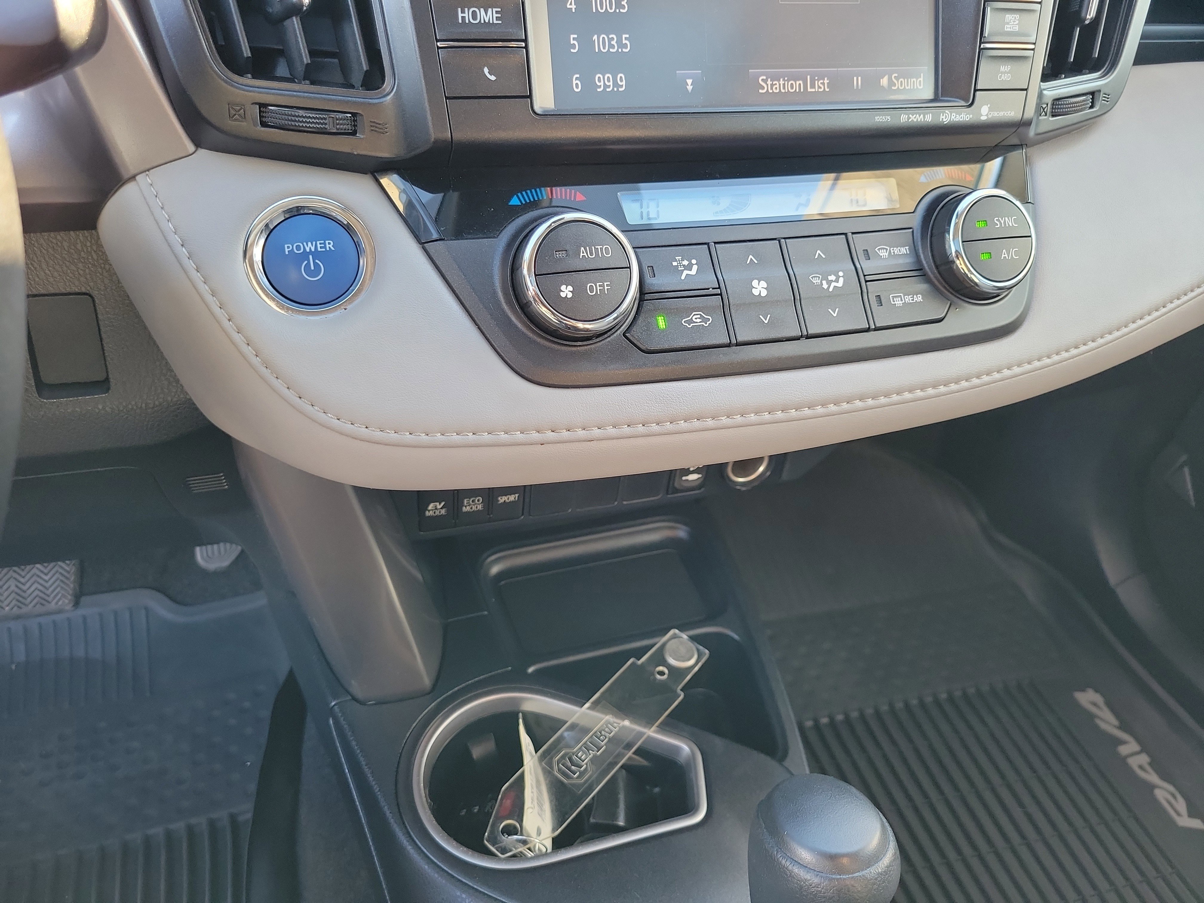 Used 2018 Toyota RAV4 XLE image 10