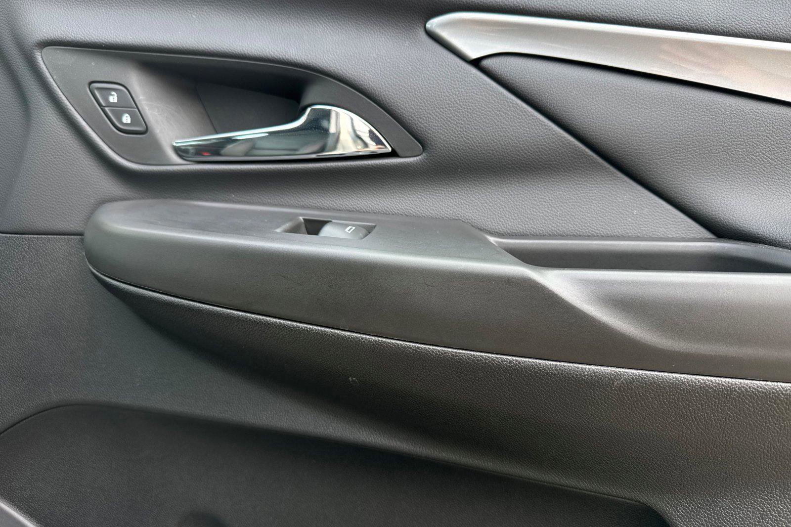 Used 2023 Chevrolet Bolt LT image 18