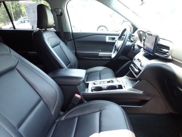 Certified 2024 Ford Explorer XLT w/ Equipment Group 202A AWD/4WD image 10