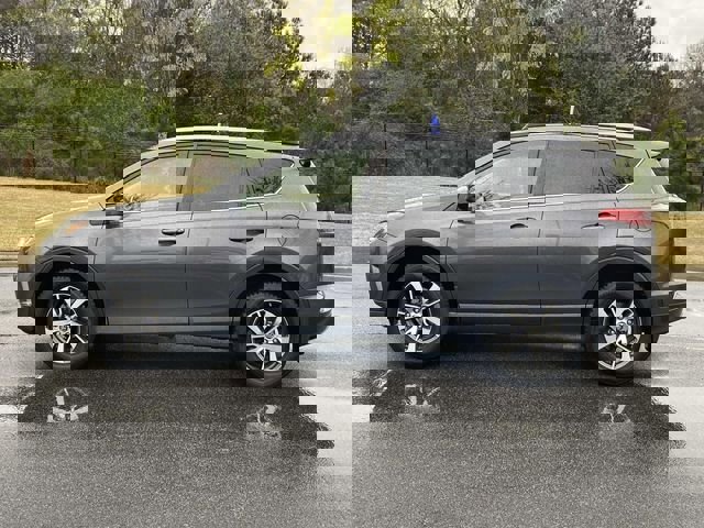 Used 2018 Toyota RAV4 XLE image 10