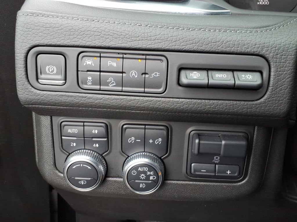 Used 2021 GMC Yukon Denali w/ Denali Ultimate Package AWD/4WD image 19