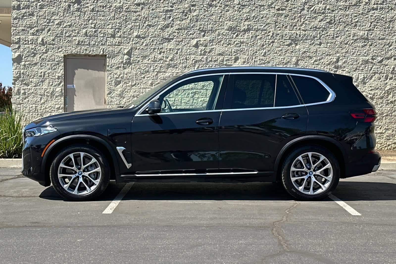 Used 2025 BMW X5 xDrive50e AWD/4WD image 6