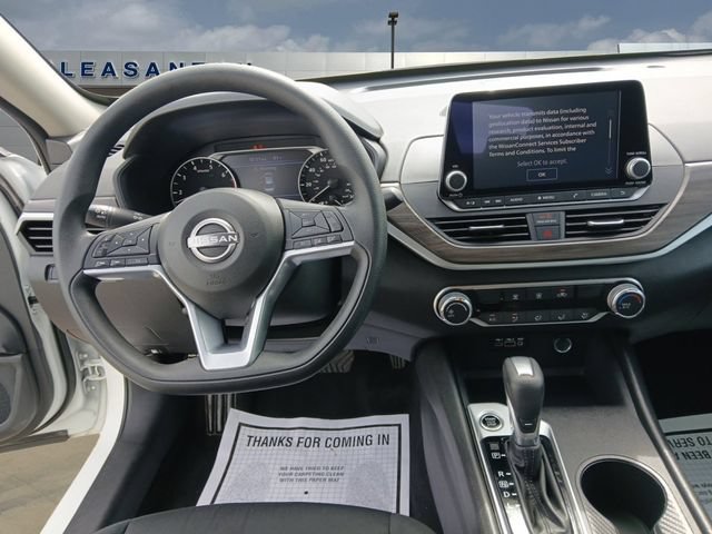 Used 2025 Nissan Altima 2.5 SV FWD image 10
