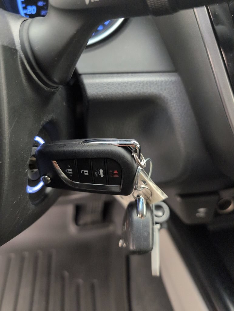 Used 2018 Toyota Camry LE FWD image 37