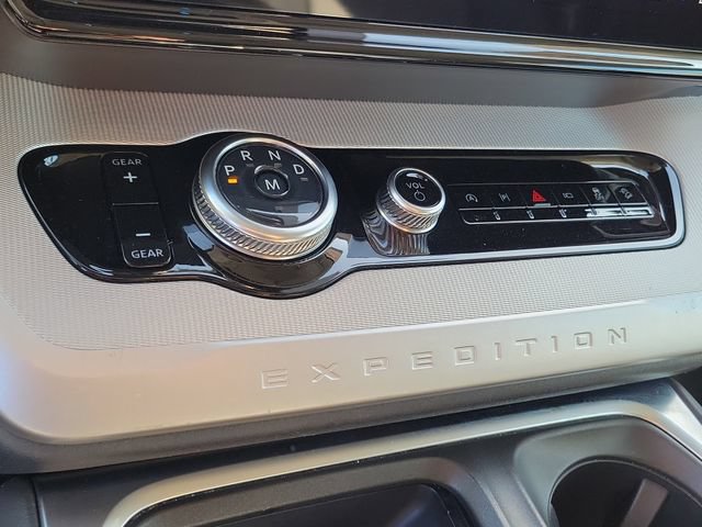 Certified 2025 Ford Expedition Active AWD/4WD image 11