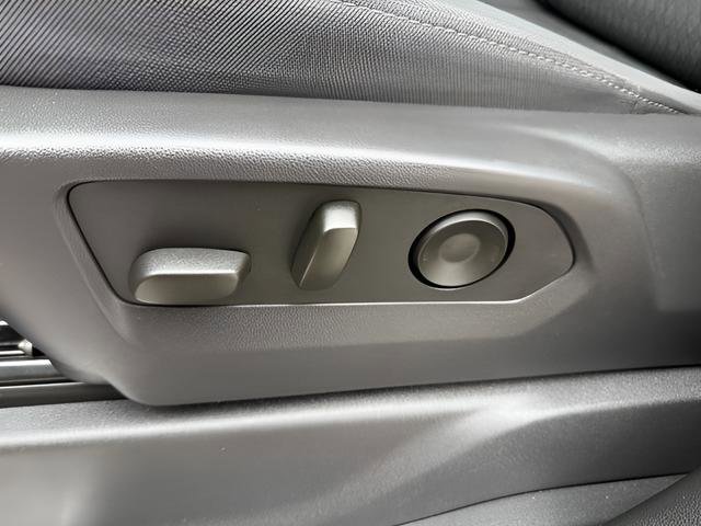 Used 2025 Chevrolet Silverado 1500 LT AWD/4WD image 19