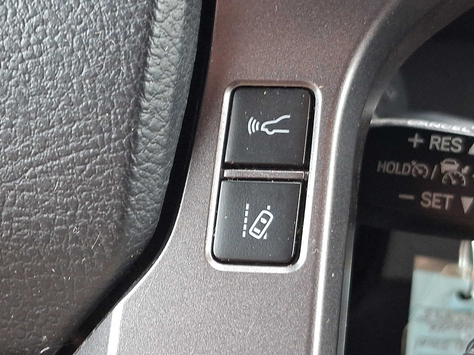 Used 2018 Toyota Tacoma TRD Sport AWD/4WD image 21
