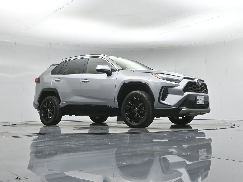 Used 2025 Toyota RAV4 SE AWD/4WD image 3