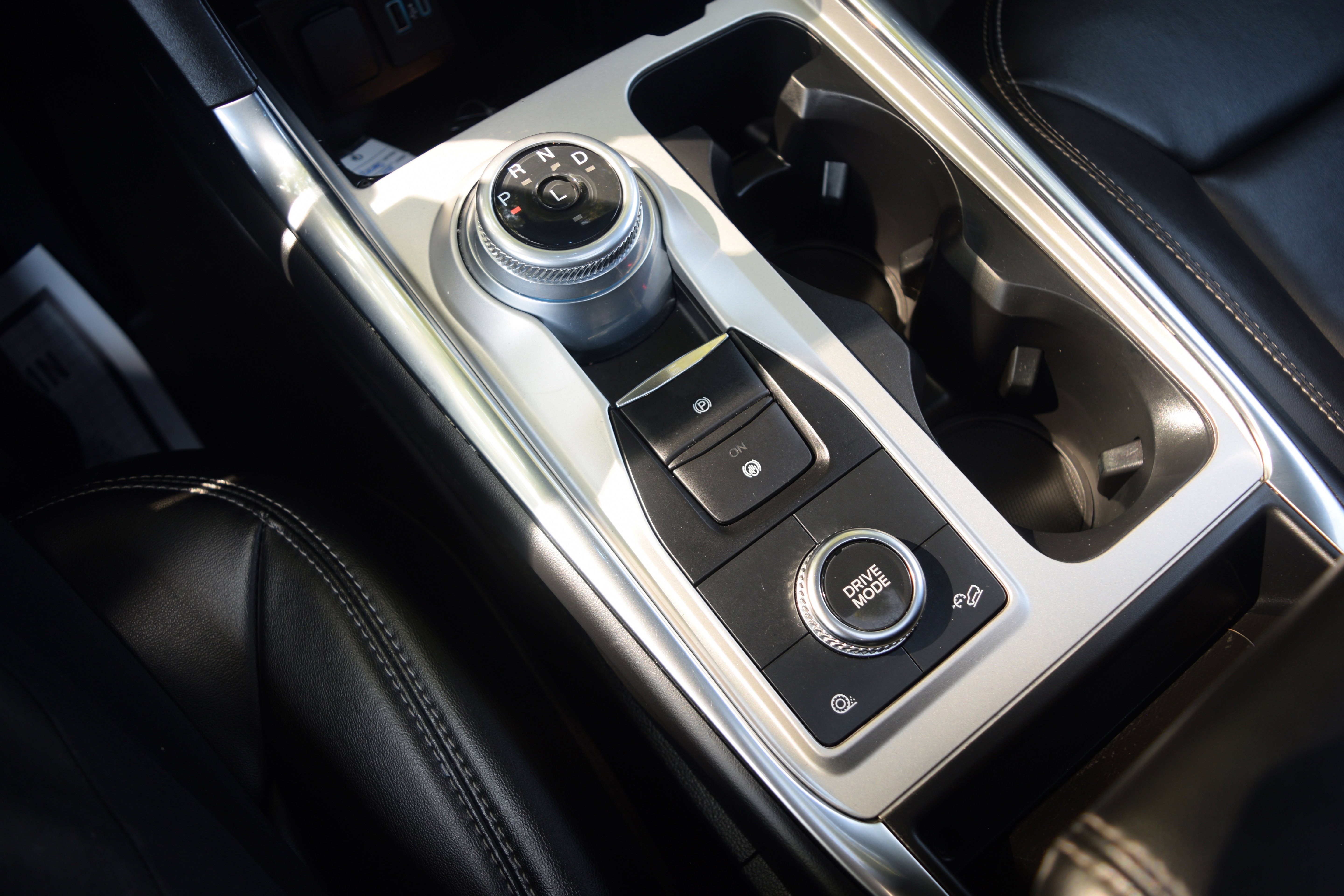 Certified 2022 Ford Explorer XLT w/ Equipment Group 202A image 10