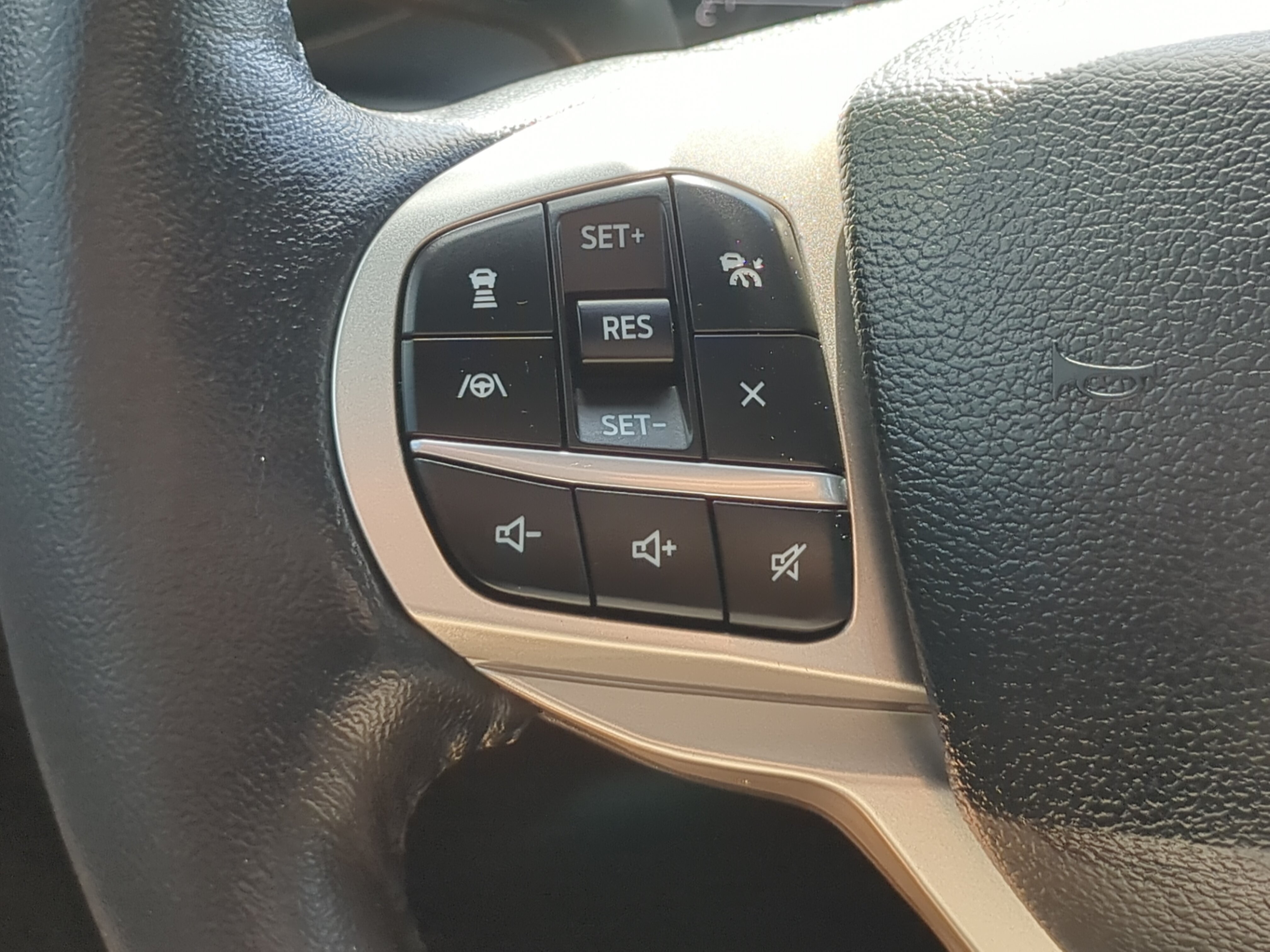 Certified 2022 Ford Explorer XLT w/ Equipment Group 202A RWD image 23