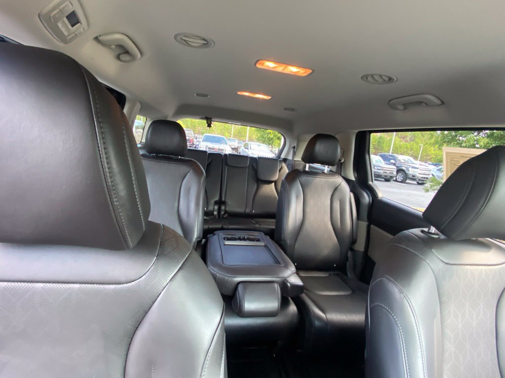 Used 2026 Kia Carnival LXS FWD image 32