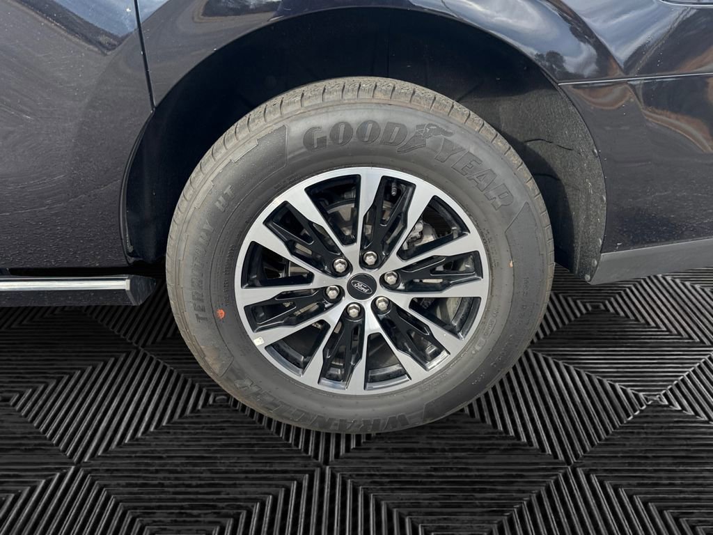 Certified 2025 Ford Expedition Max Platinum image 15