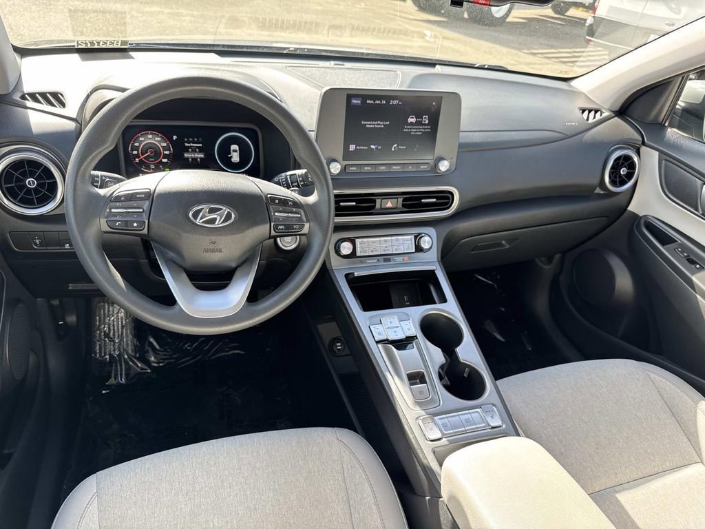 Used 2023 Hyundai Kona SE image 11