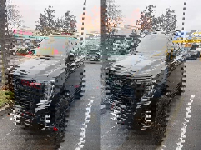 Used 2023 GMC Yukon AT4 w/ Technology Package image 1