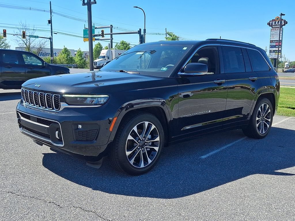 Used 2024 Jeep Grand Cherokee Overland w/ Trailer Tow Package AWD/4WD image 3