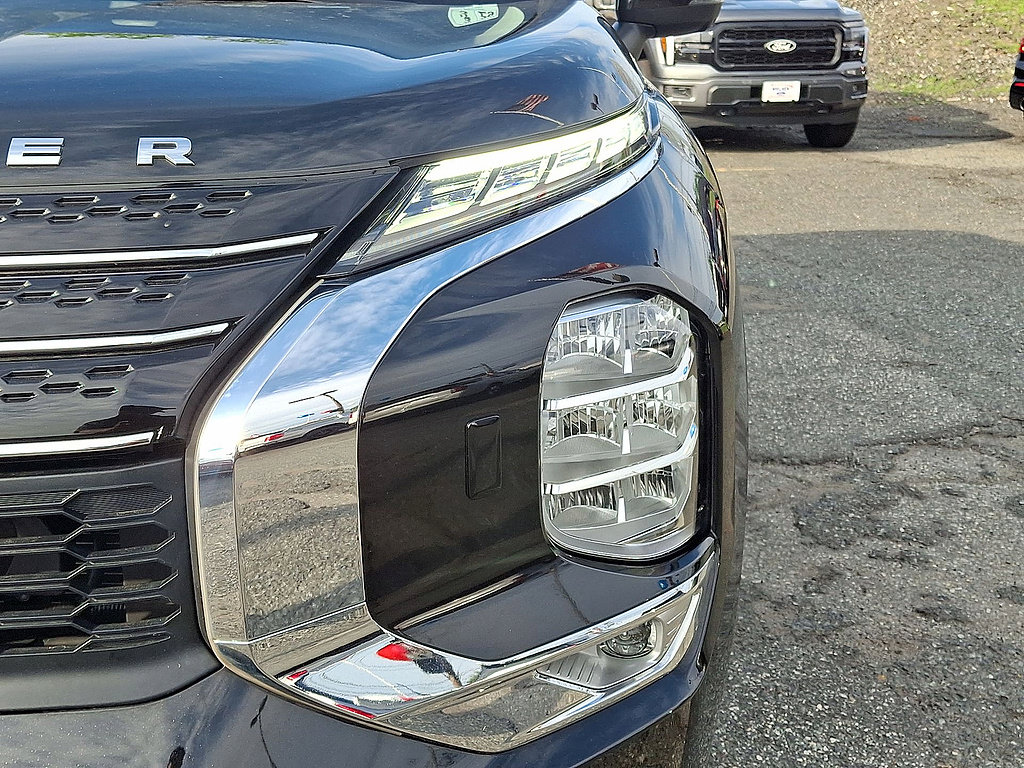 Used 2024 Mitsubishi Outlander SEL AWD/4WD image 34