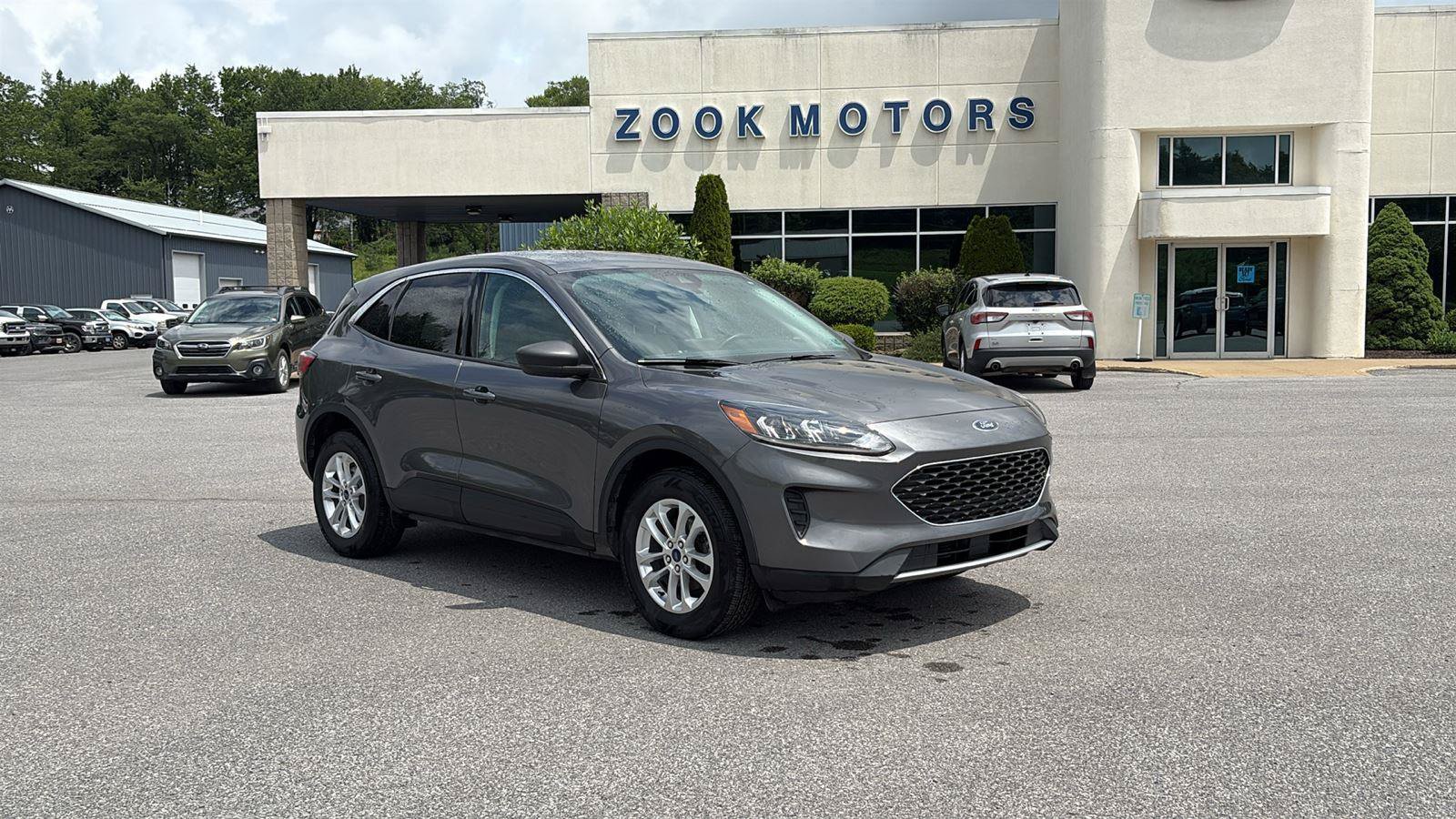 Certified 2022 Ford Escape SE w/ Cold Weather Package AWD/4WD image 1