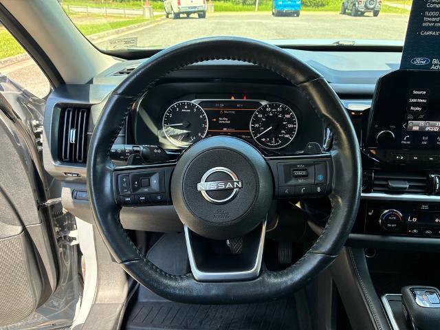 Used 2022 Nissan Pathfinder SL w/ SL Black Package image 18
