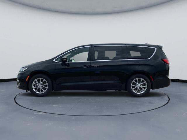 Used 2026 Chrysler Pacifica Limited FWD image 11