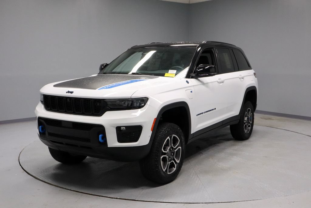 Used 2022 Jeep Grand Cherokee Trailhawk w/ Advanced Protech Group II AWD/4WD image 8