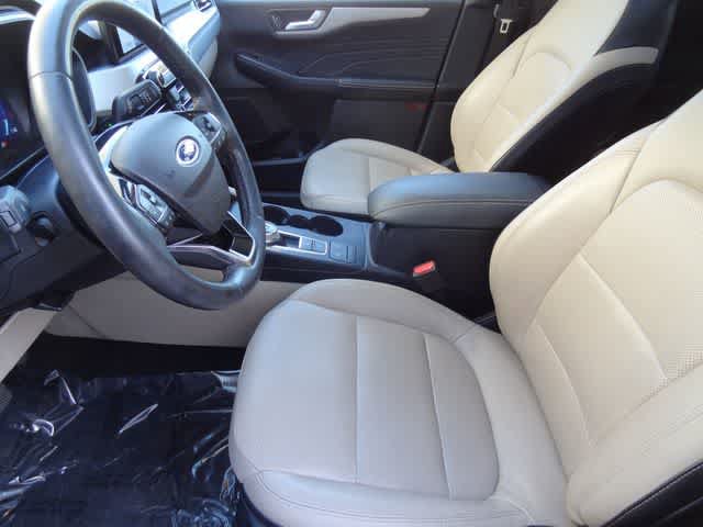 Certified 2022 Ford Escape SEL w/ Technology Package AWD/4WD image 6
